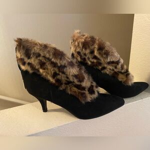 Comfort Women’s Elegant Black Faux Fur Ankle Boots. Suede. Animal Print. NWT. 8.
